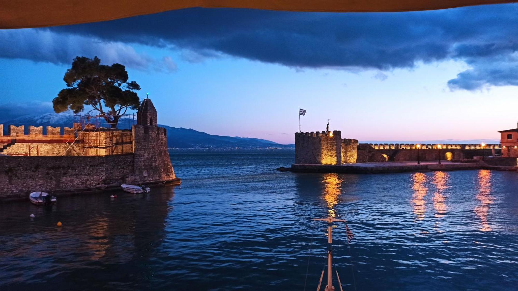 Nafpaktos Cottage By The Sea For Travelers And Dreamers! Bagian luar foto