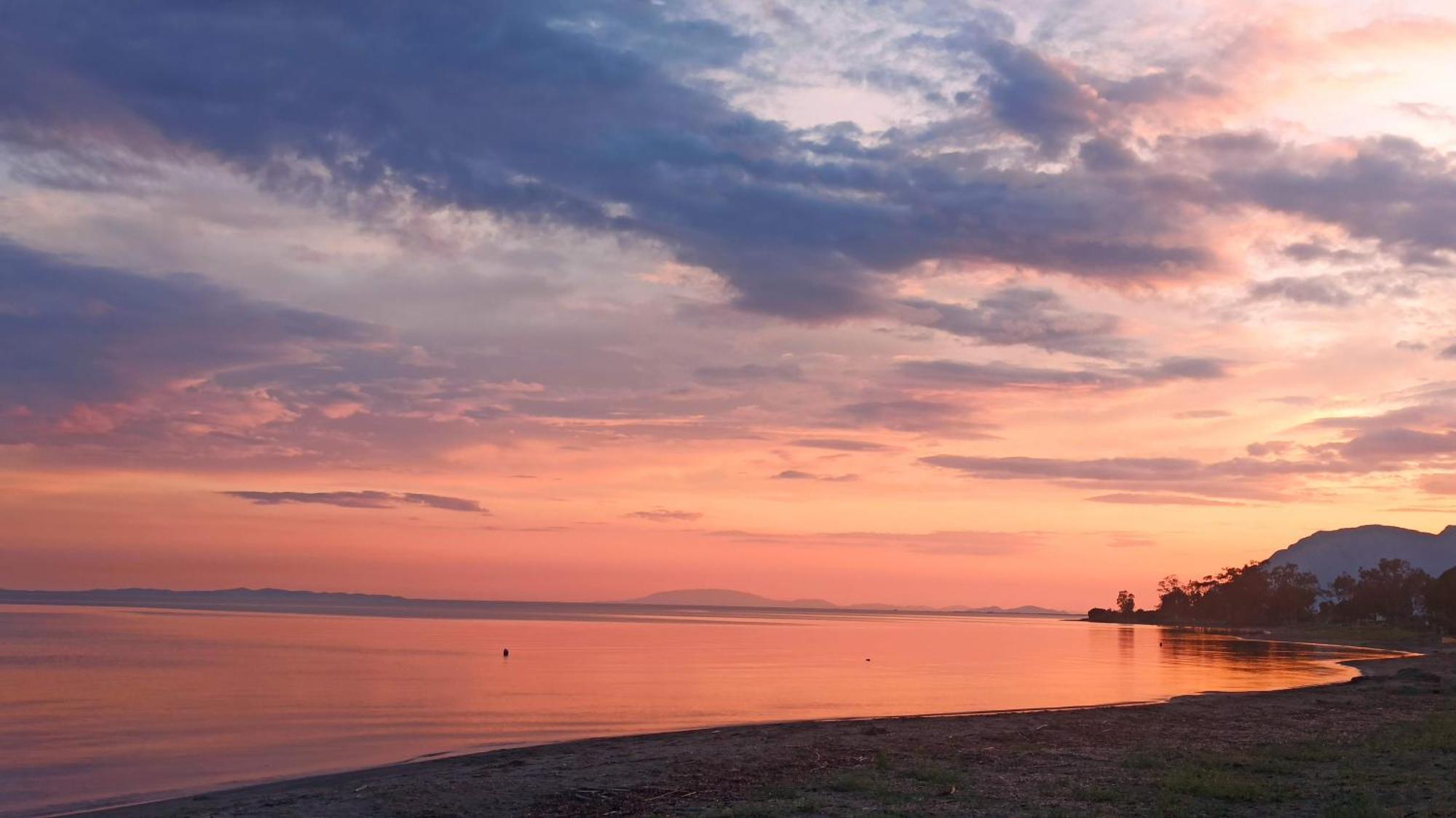 Nafpaktos Cottage By The Sea For Travelers And Dreamers! Bagian luar foto