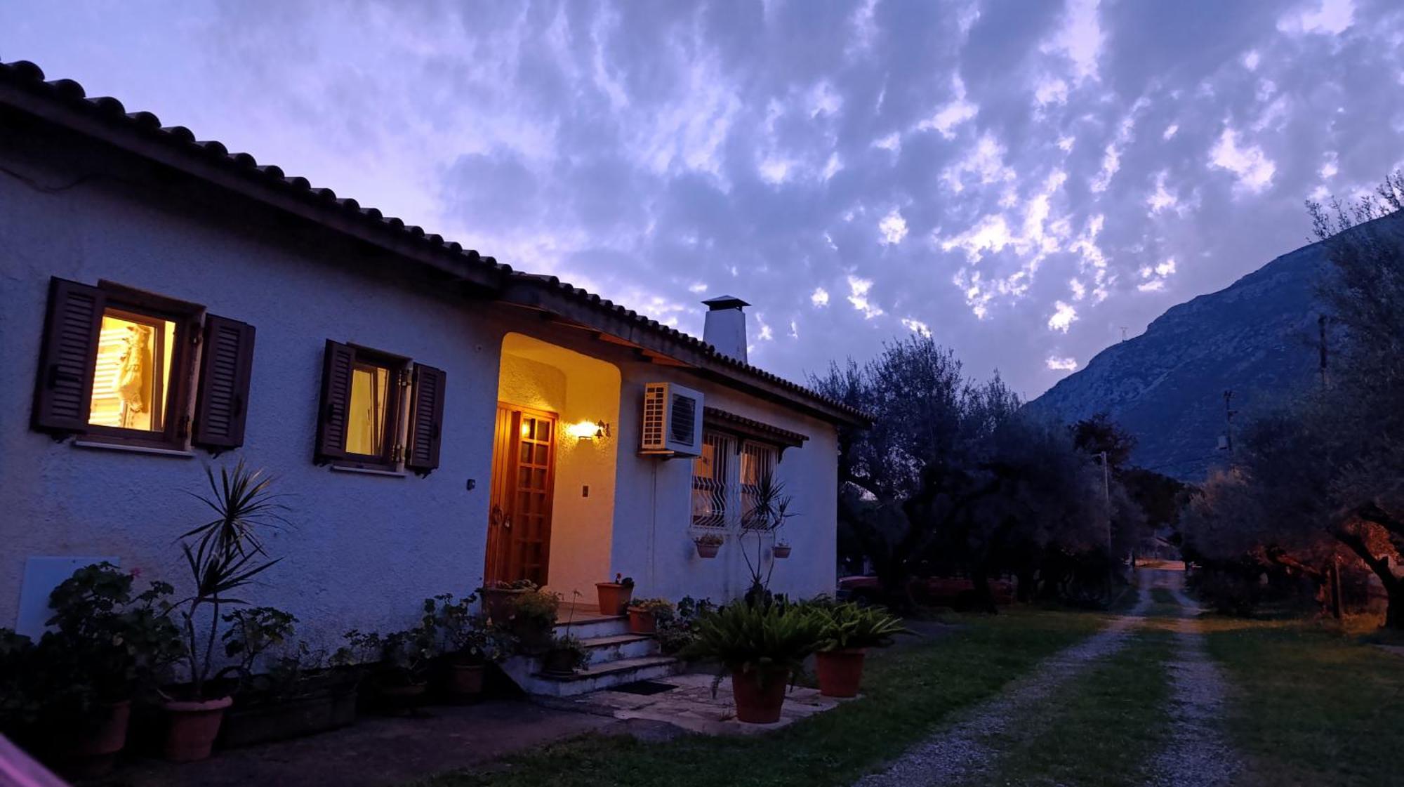 Nafpaktos Cottage By The Sea For Travelers And Dreamers! Bagian luar foto